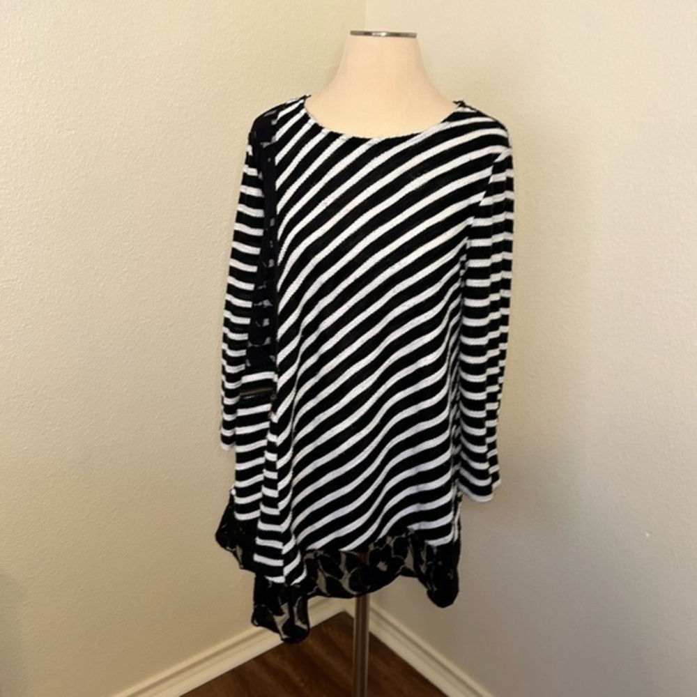 Cupio Black White Diagonal Striped Top Large L